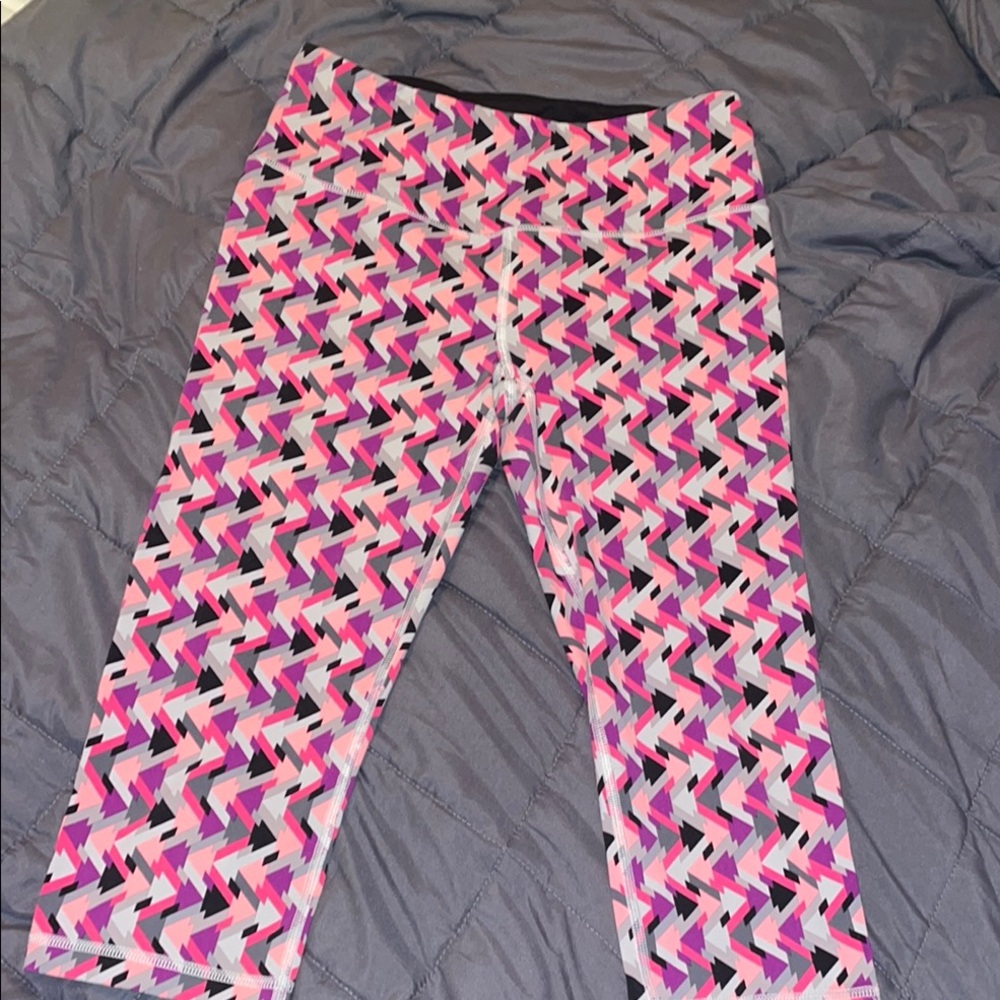 Victoria’s Secret - size small - crop/Knockout leggings - BAS court